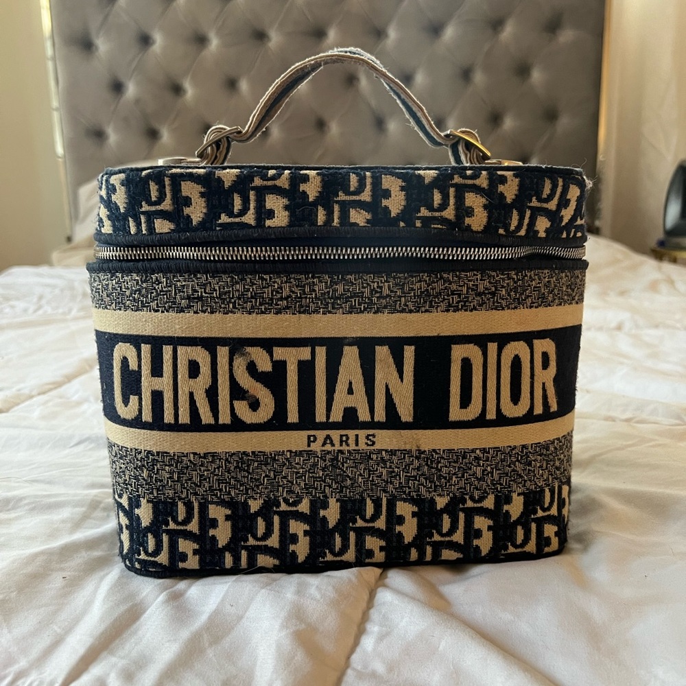 dior makeup bag🖤